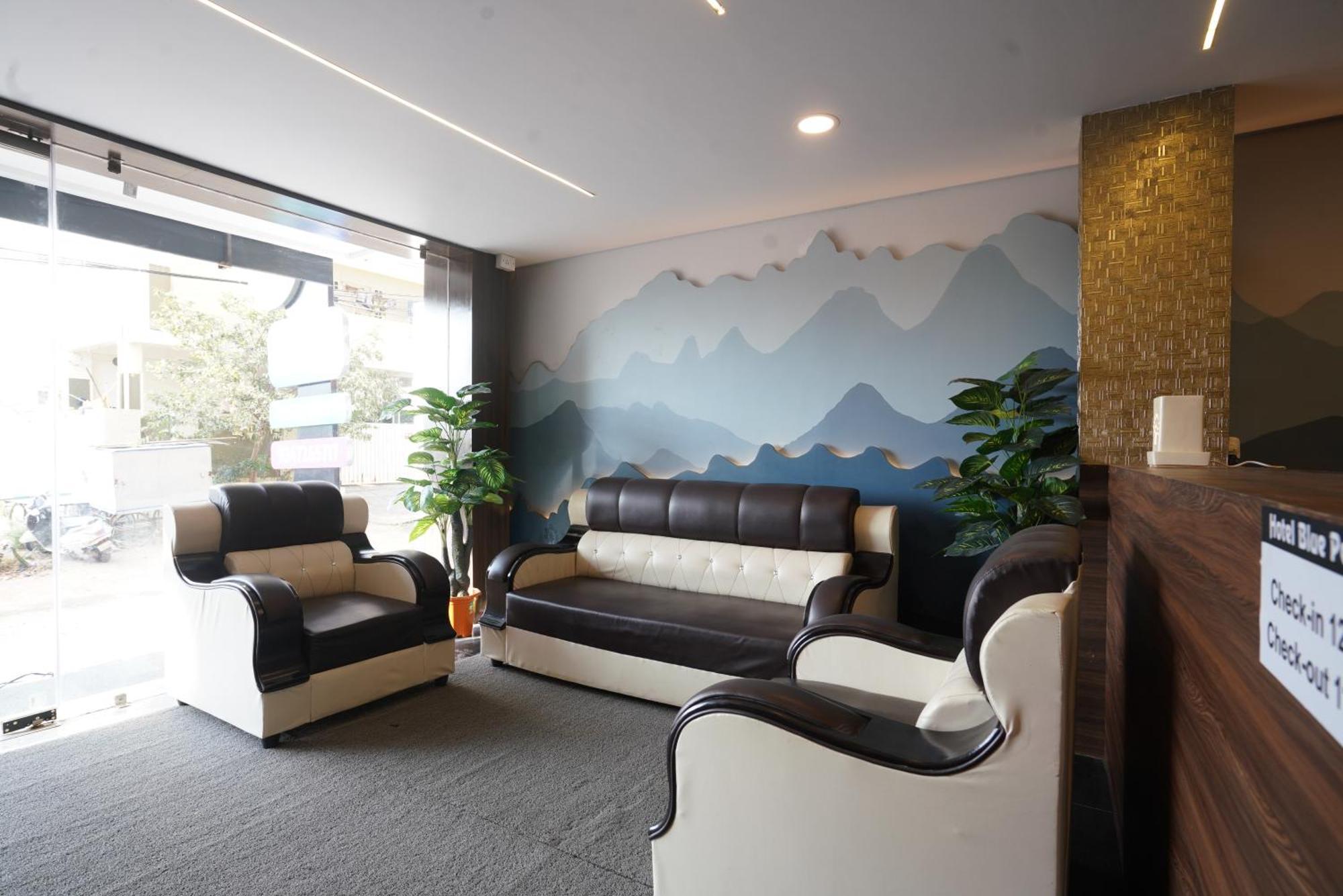 Hotel Blue Petals Шамшабад Екстериор снимка